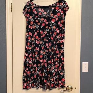 Torrid  size 2 navy blue flowered dress.♥️